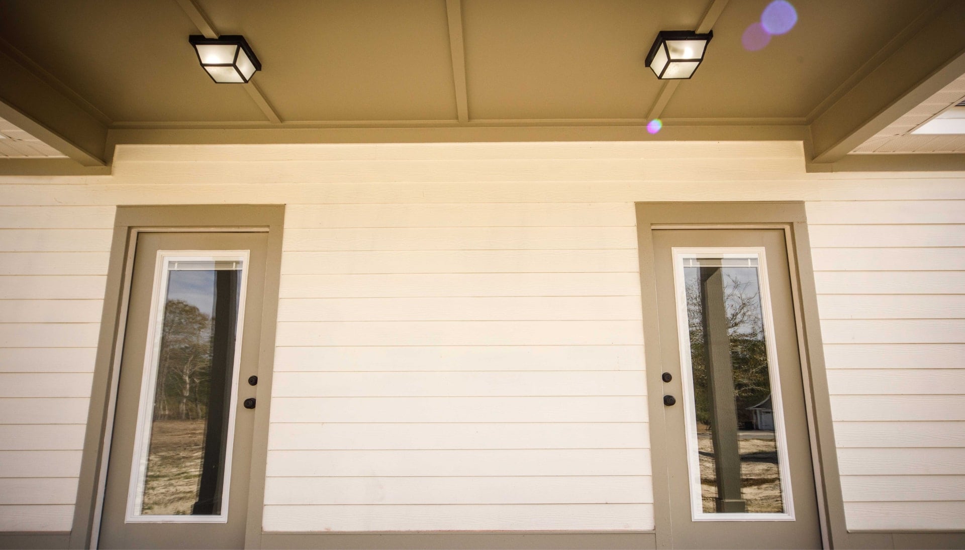 We offer siding services in Shreveport, Louisiana. Hardie plank siding installation in a front entry way.